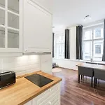 Metropolitan Prague Apt With Amenities