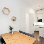 Metropolitan Prague Apt With Amenities