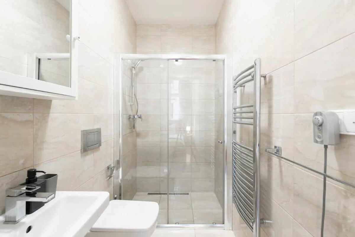 Metropolitan With Amenities Appartamento